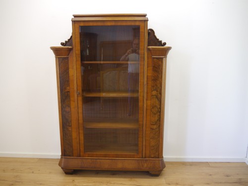 Art deco vitrine - art,